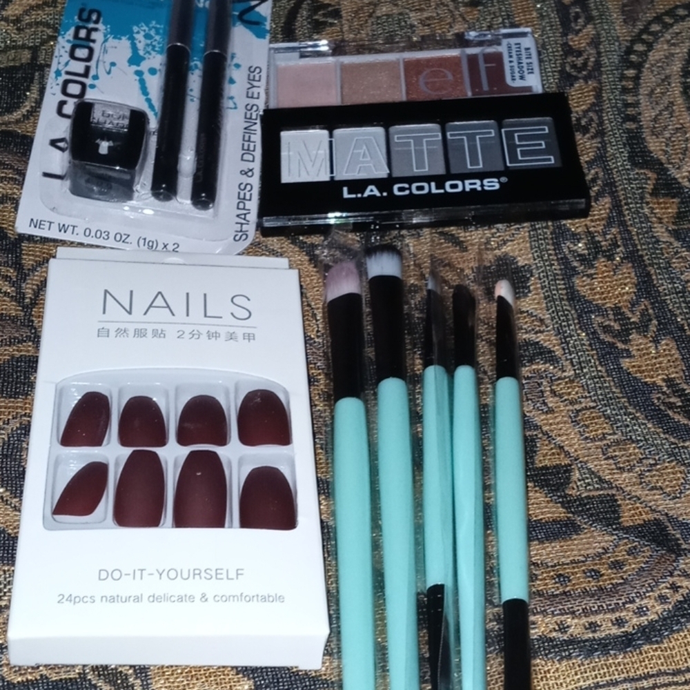 New make-up Nails eyeshadow and 5 makeup brushes